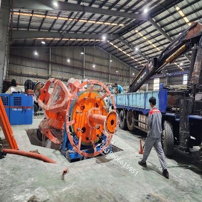 केबल बिछाने की प्रक्रिया के सटीक नियंत्रण के लिए पीएलसी और इन्वर्टर संचालित मोटर्स से सुसज्जित बिछाने की मशीन